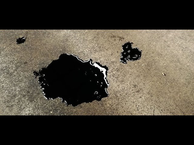 Cómo quitar las manchas de aceite de coche del suelo