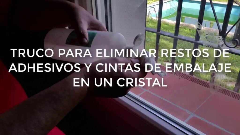 Cómo quitar las manchas de cinta adhesiva en vidrio