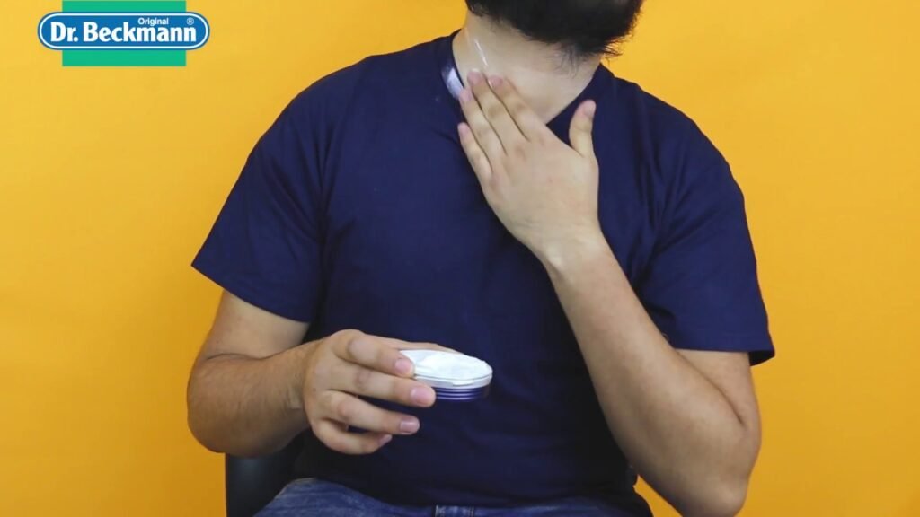 Cómo quitar las manchas de crema en la ropa