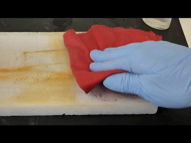 Cómo quitar las manchas de oxido en suelo de marmol