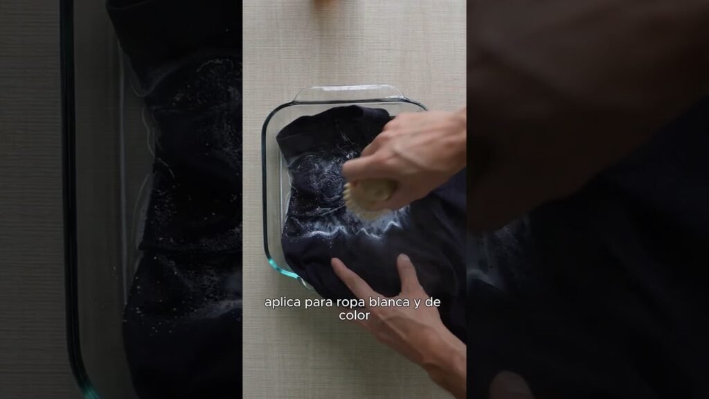 Cómo quitar las manchas de sudor en ropa oscura