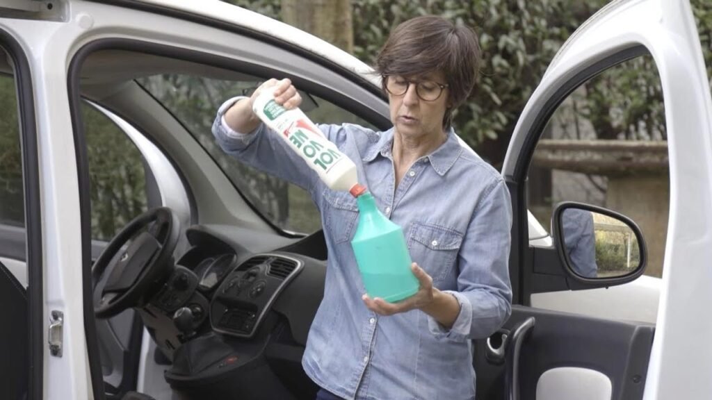 Cómo quitar las manchas del salpicadero del coche