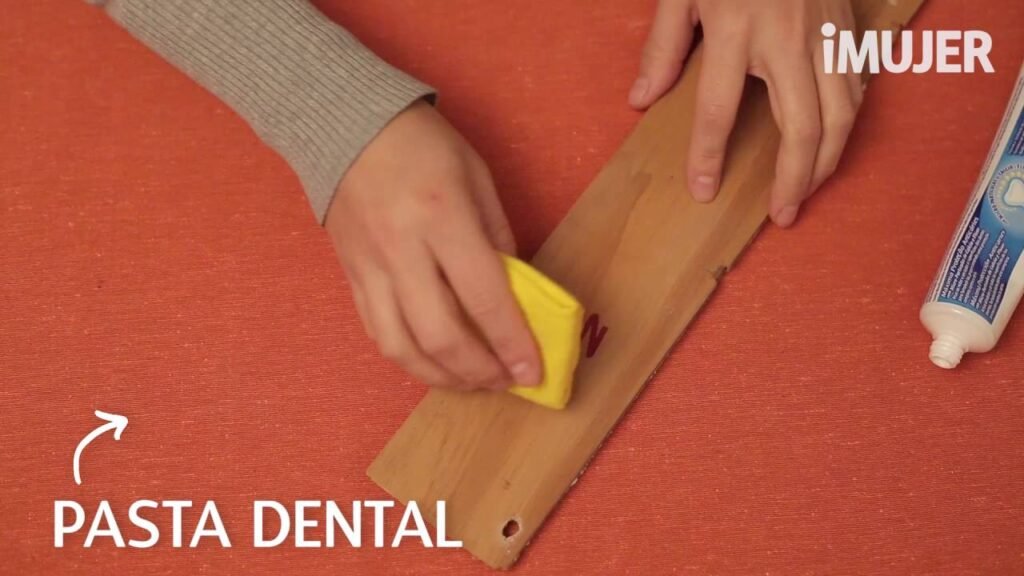 Cómo quitar las manchas de marcador permanente en madera