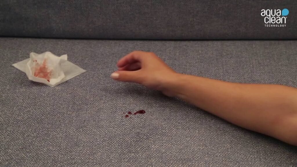 Cómo quitar las manchas de sangre del sofa